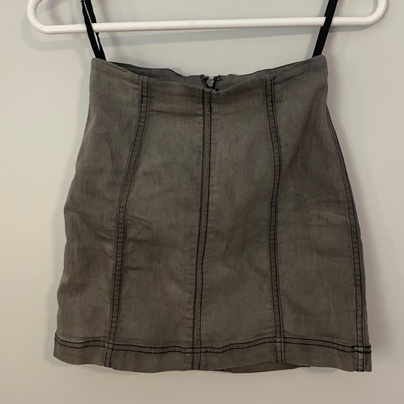 Free People Light Grey Washed / Faded Black Modern Femme Denim Skirt Size 0 - Picture 7 of 12